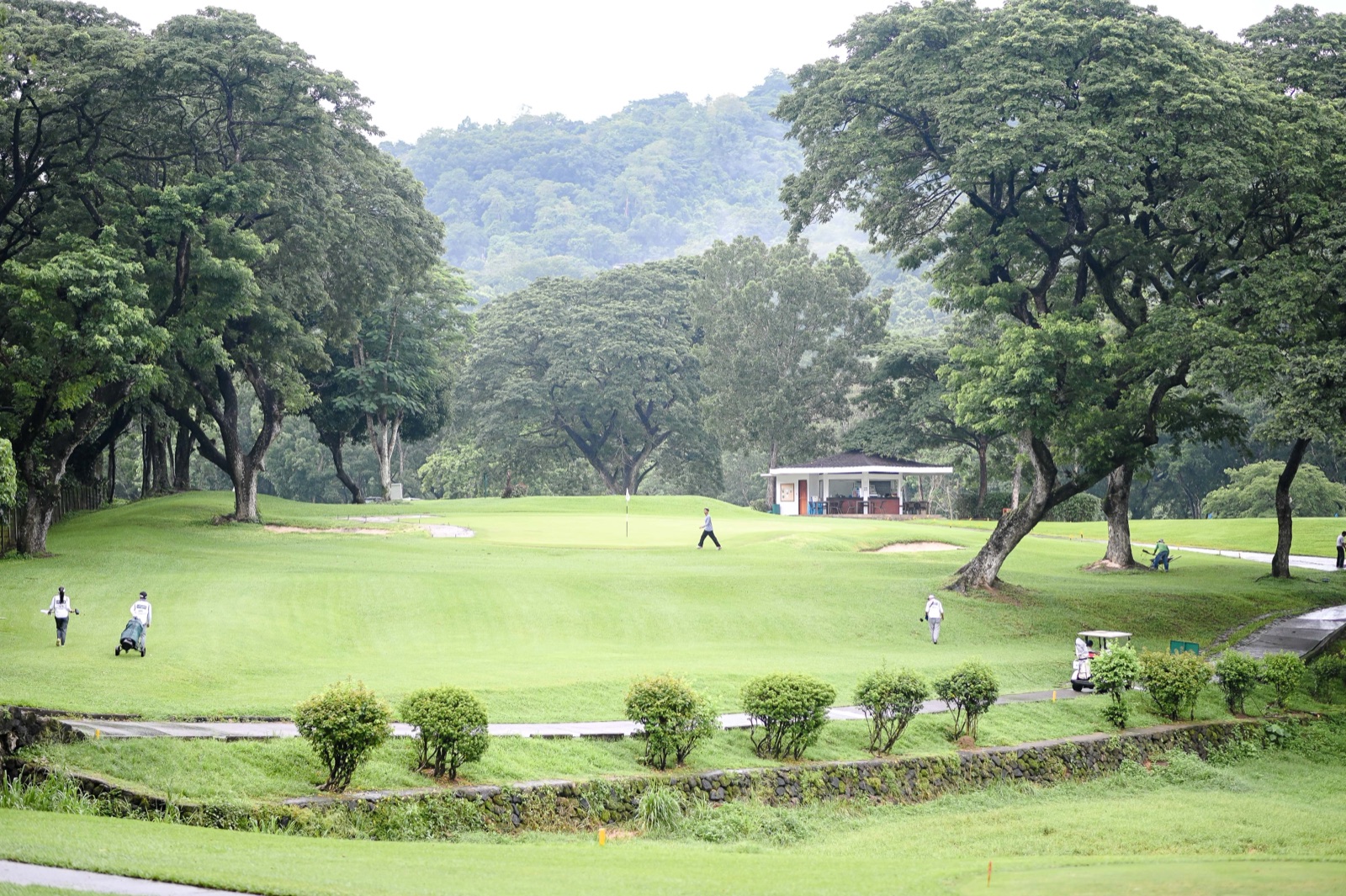 A wide view of the Valley Golf & Country Club course and clubhouse